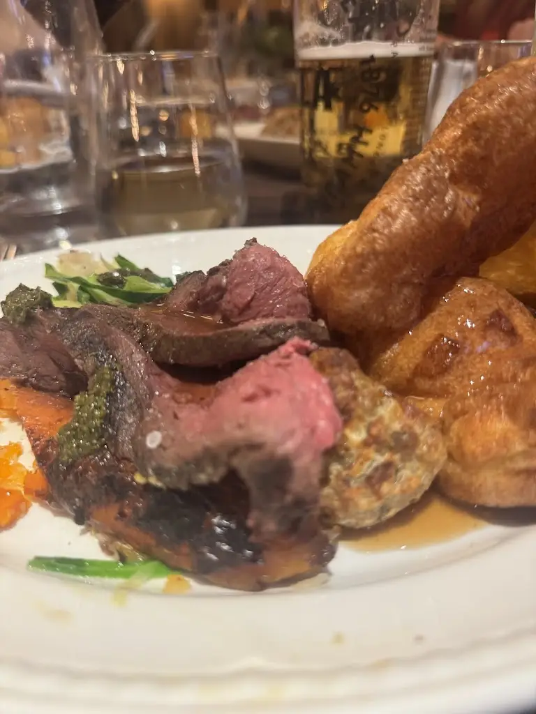 Heidi Jagger_The Crown_Chertsey_review