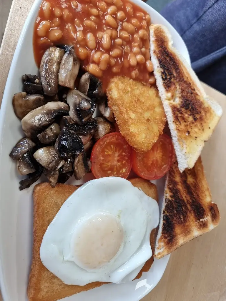 Chris hughes_Joe's Cafe_Chertsey_review