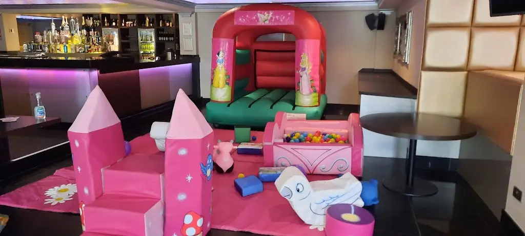 Oliver Hunt_Mooro's Family Restaurant_Chigwell_review