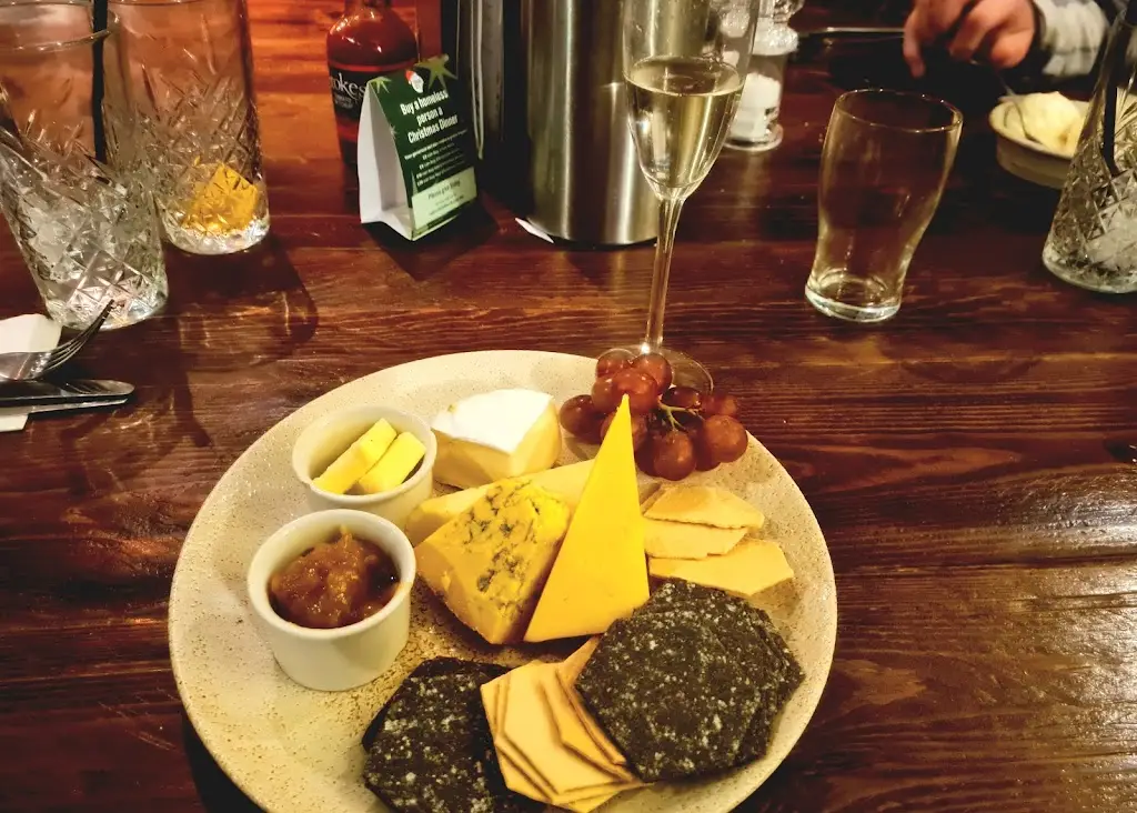 Alex Harvey-horsfall_The Three Jolly Wheelers_Chigwell_review