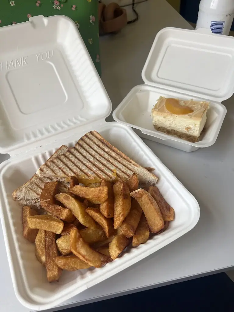 Laura Murray_LOU’S_Chester-le-Street_review