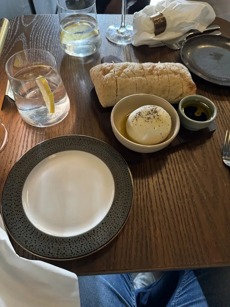 Ellie Broadribb_Alberto's - Chipping Norton_Chipping Norton_review
