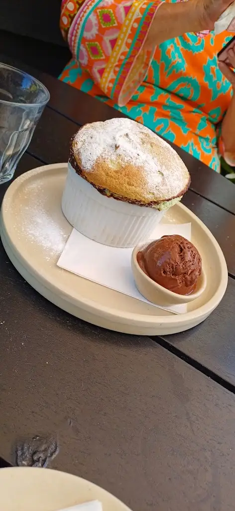 philip appiah_The Black Horse_Chinnor_review