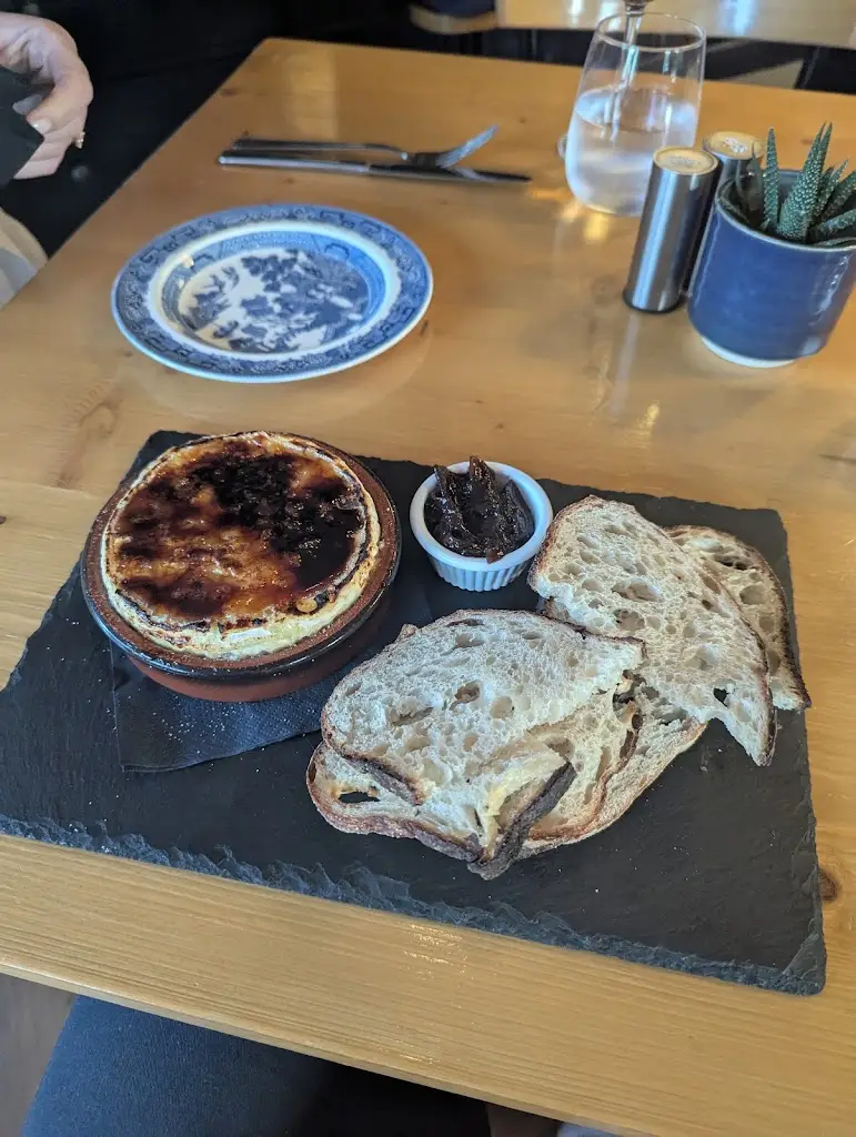 Dion Jones-Bauer_No.36 | Grapes & Flavours_Chinnor_review