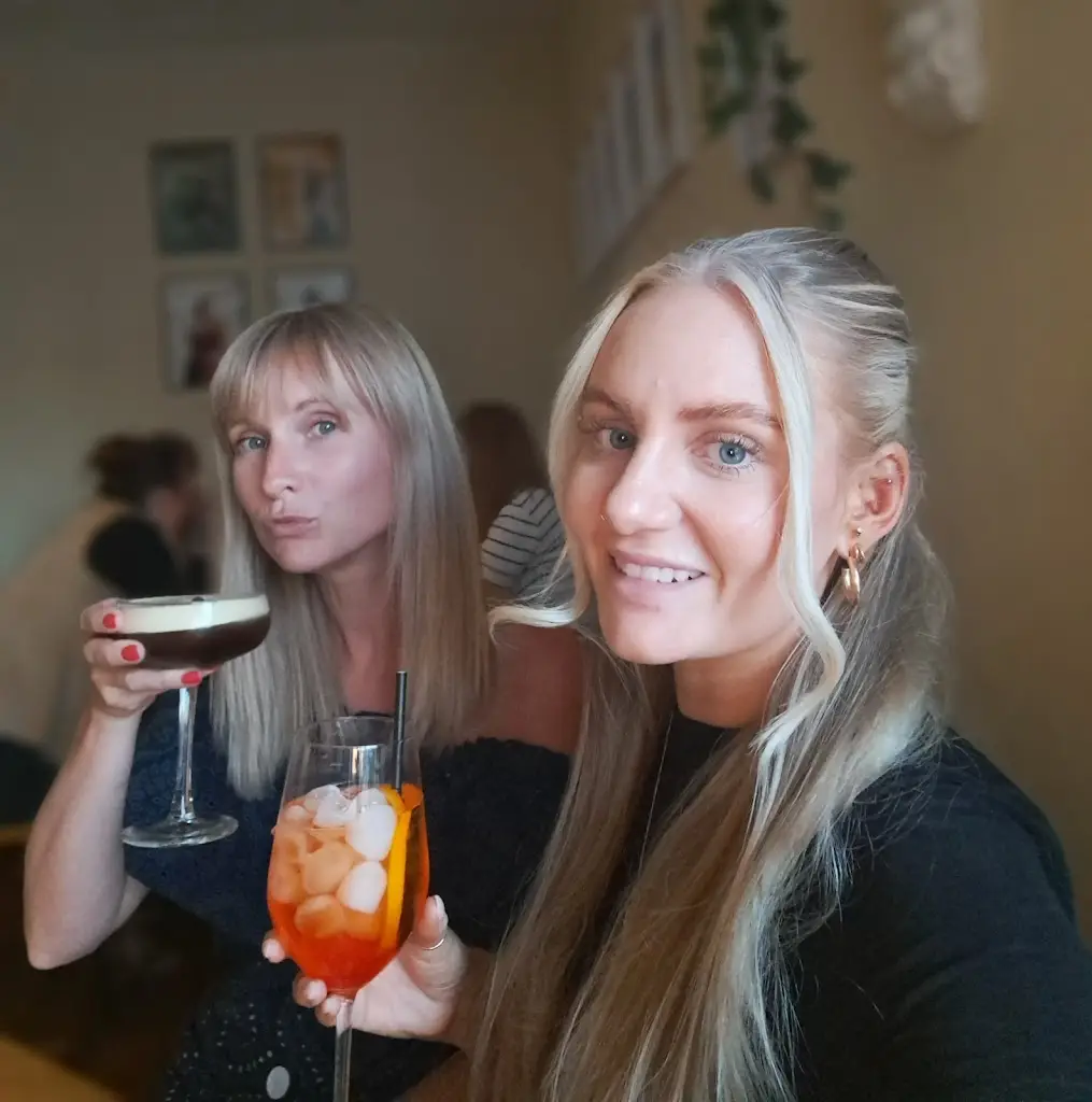 Rhea Warren_No.36 | Grapes & Flavours_Chinnor_review