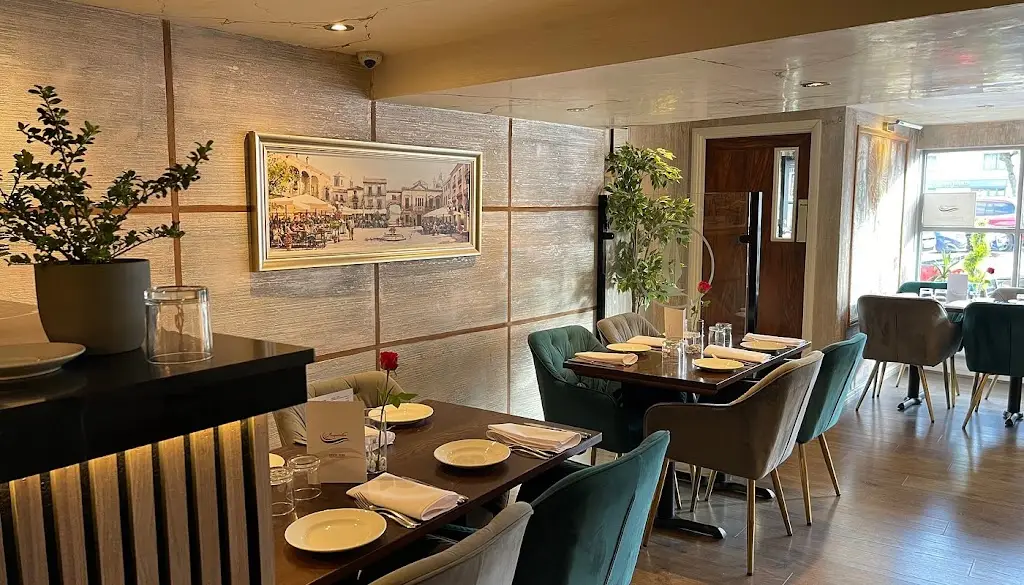 Aamore Italian Restaurant - Thame_Chinnor_slider_image_1