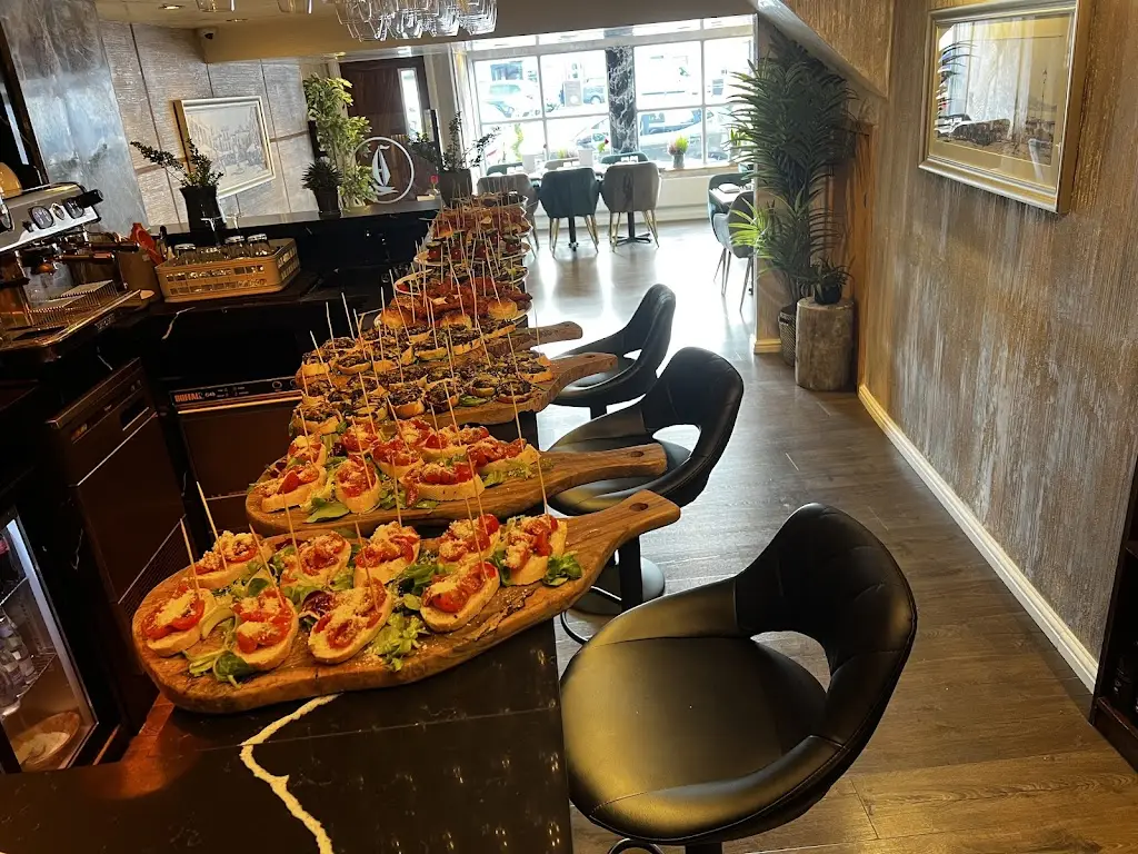 Aamore Italian Restaurant - Thame_Chinnor_slider_image_2