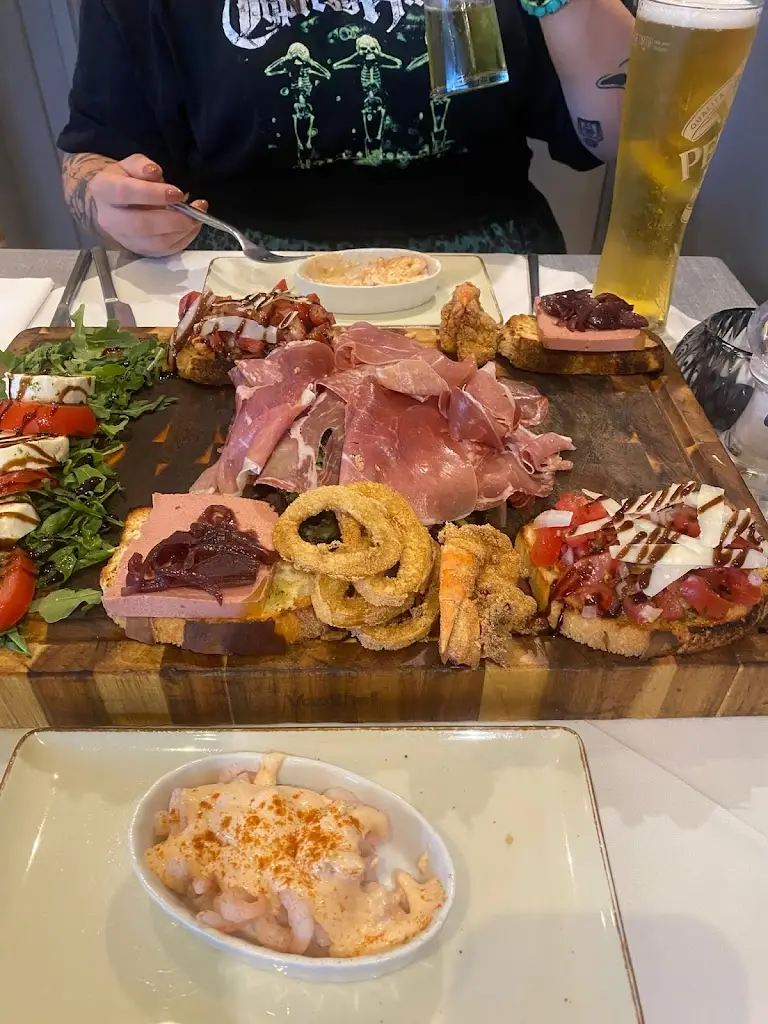 Morgan Robertson_Raffaello's Guidepost_Choppington_review