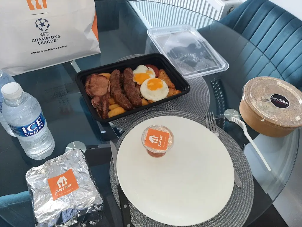 LAUREN EVANS_Good Fellas_Chipping Ongar_review