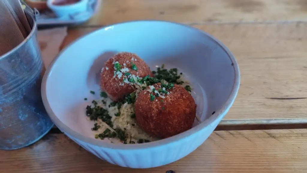 Daniella Bar_Coq Restaurant_Chippenham_review