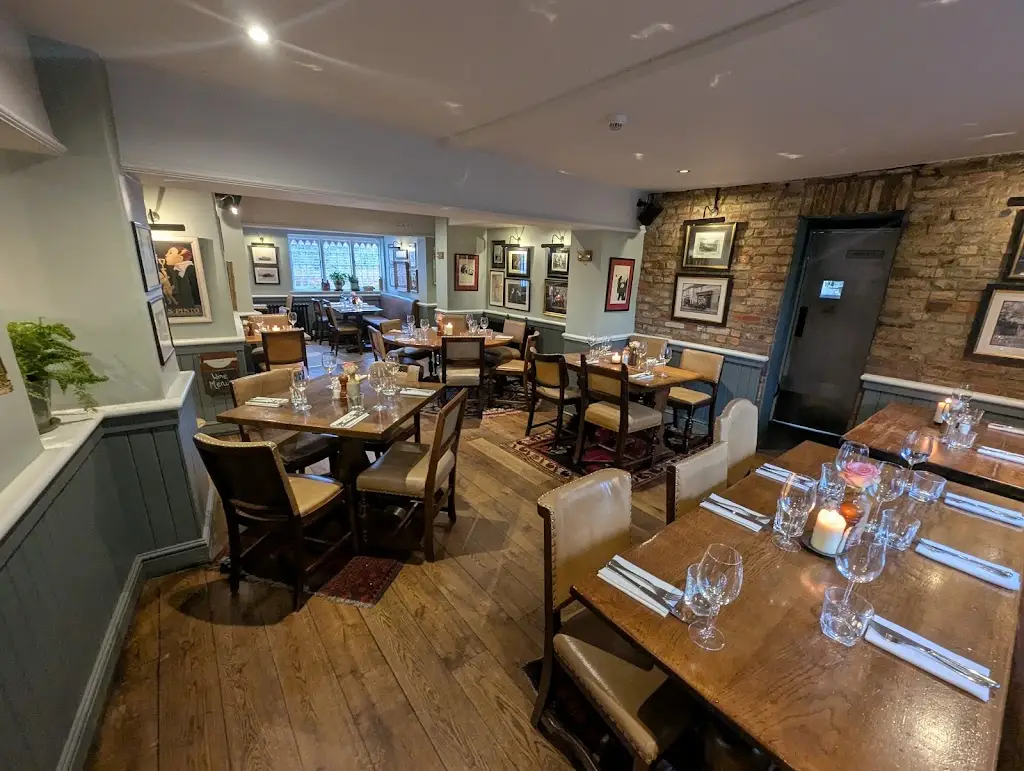 Marcus W_The White Hart_Chobham_review