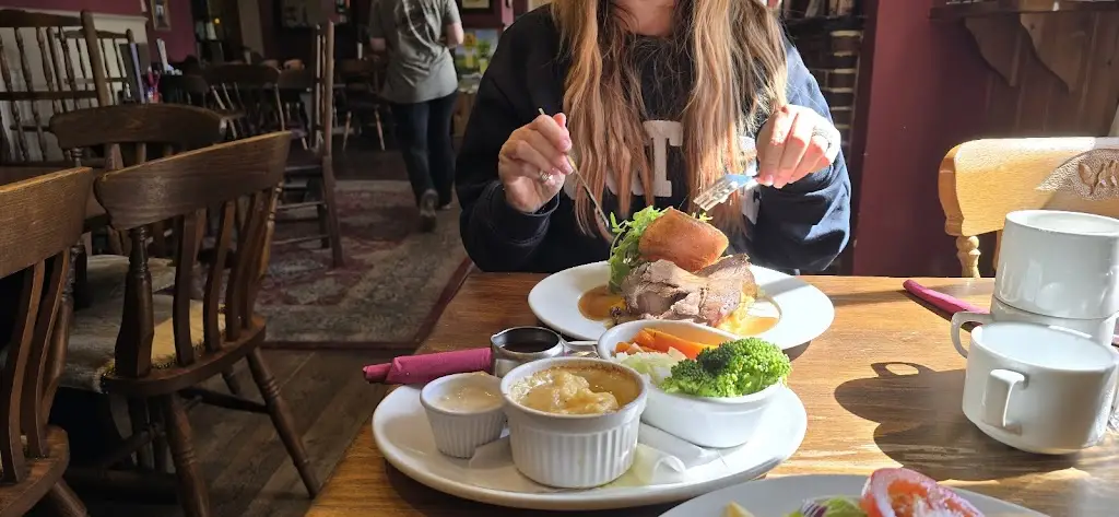 Wayne Hitchcock_The Churchill Arms_Alderholt_review