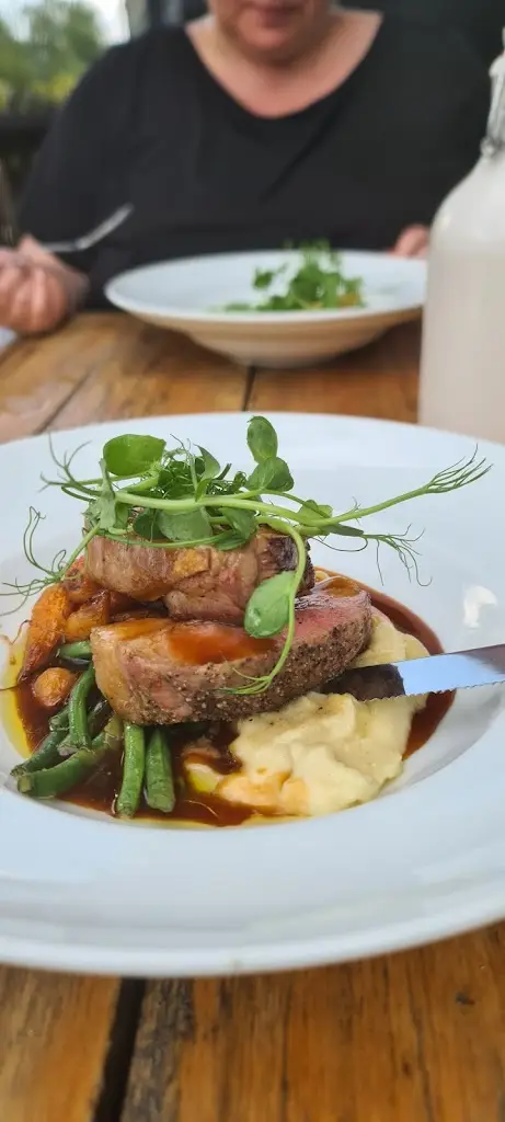 Menu_The Four Horseshoes_Chobham_image_7