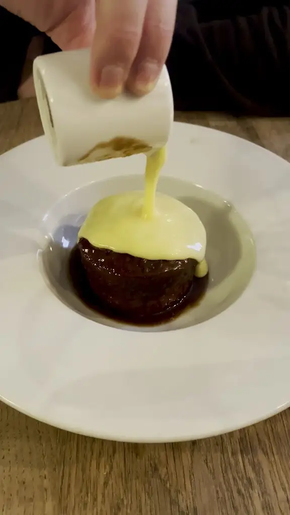 Sweet like Cheri_The Four Horseshoes_Chobham_review