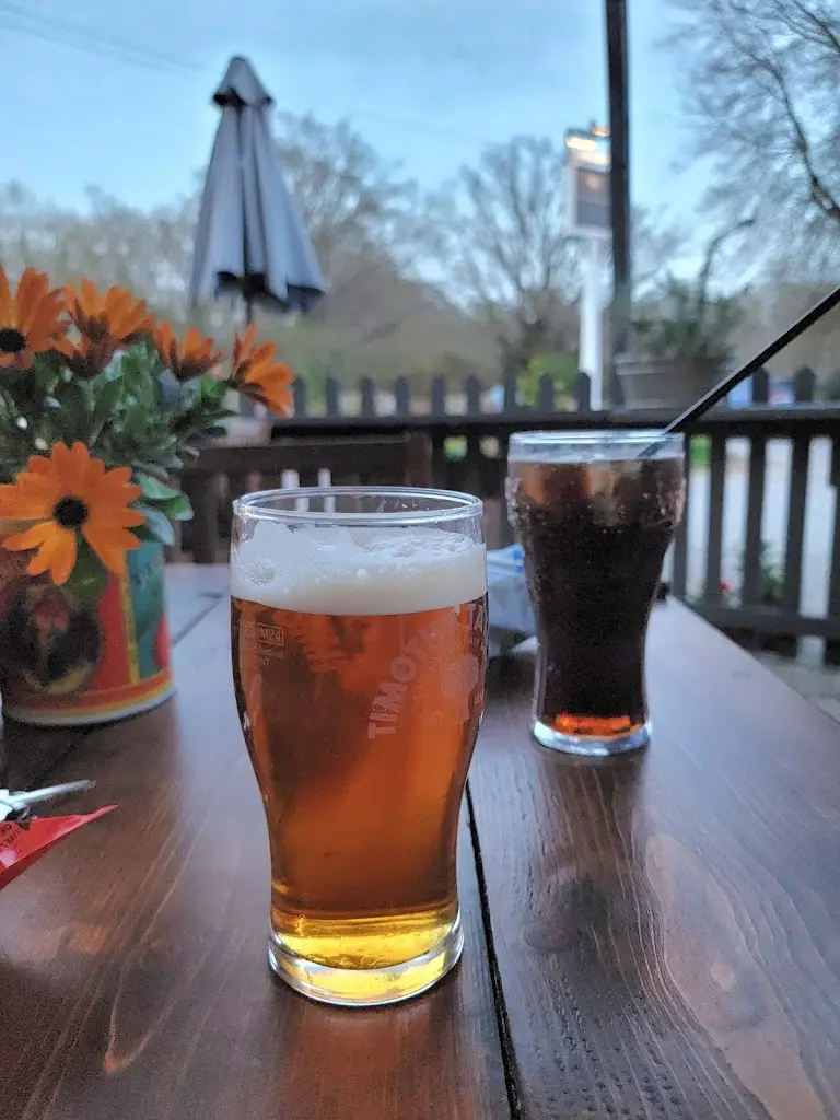 The Four Horseshoes_Chobham_slider_image_2