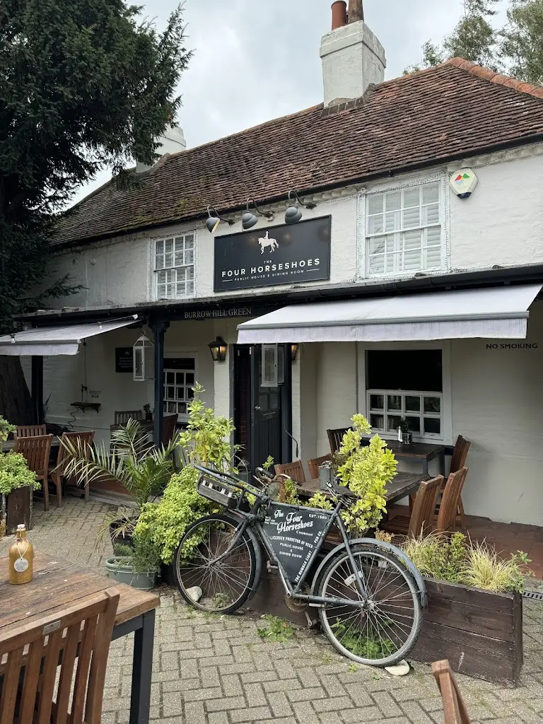 The Four Horseshoes_Chobham_slider_image_3