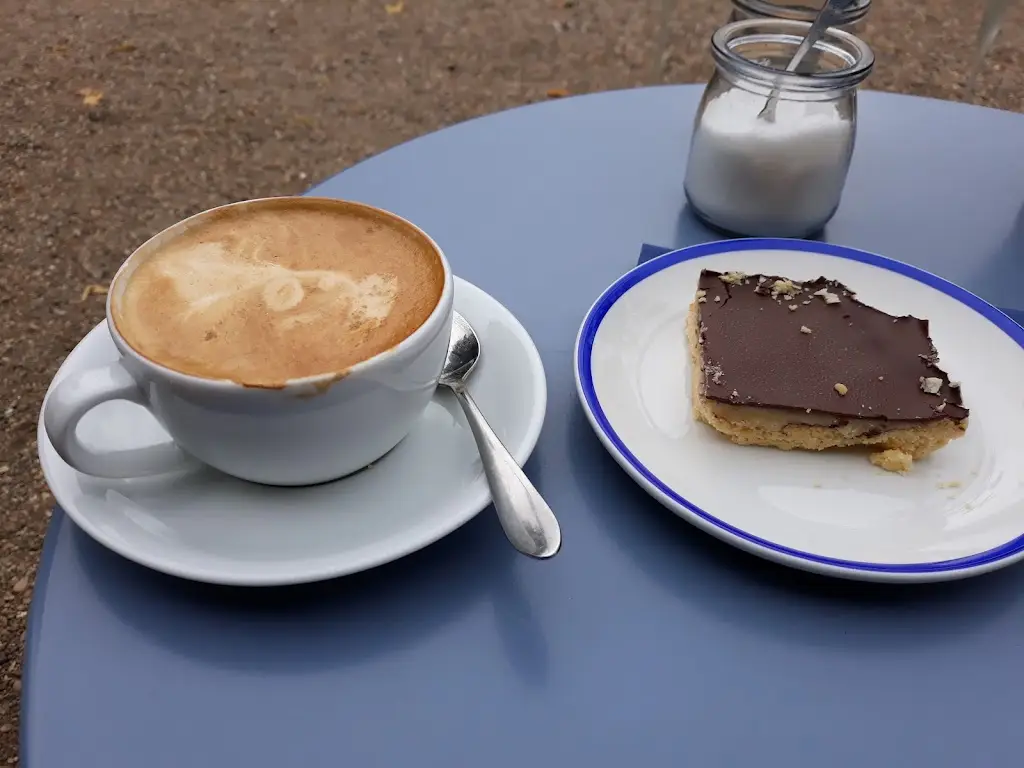 Menu_Basil & Blue Courtyard_Chobham_immagine_4