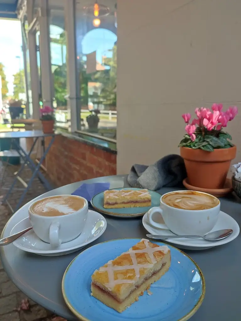 Menu_Basil & Blue Courtyard_Chobham_immagine_6