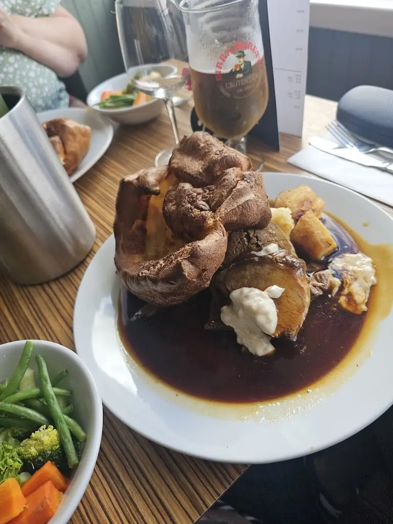 Bacco_Annfield Plain_slider_image_1