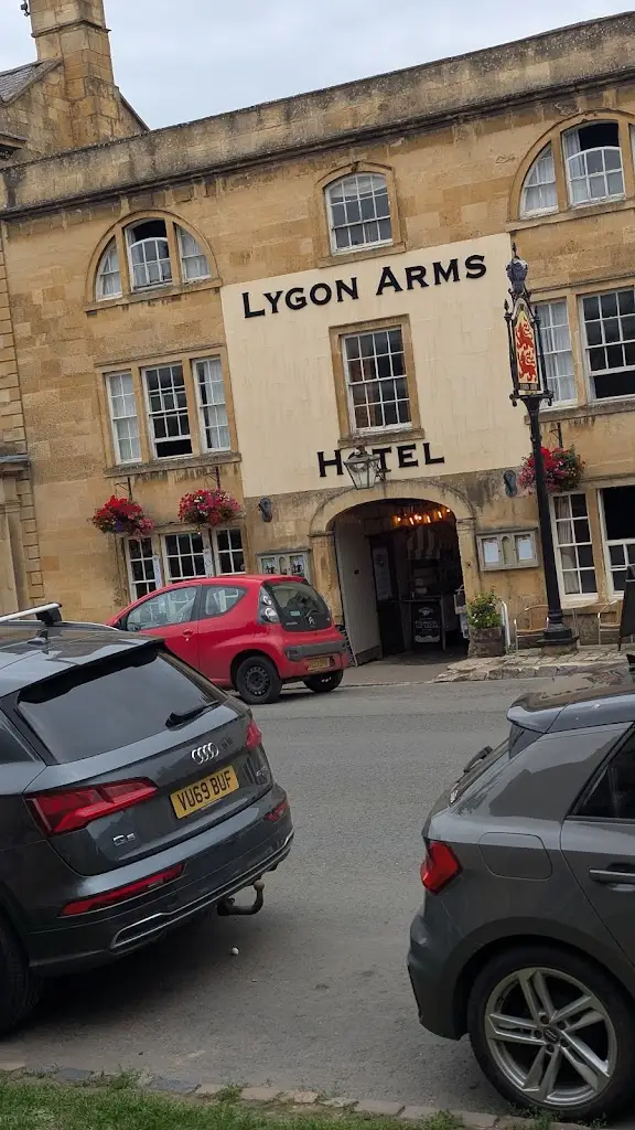 Elisa Peris-mencheta_Lygon Arms_Chipping Campden_review