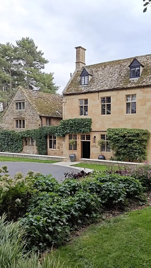 Josh Pyzer_HYLL Hotel_Chipping Campden_review