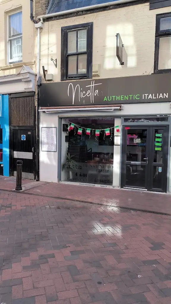 Nicetta_Chickerell_slider_image_2