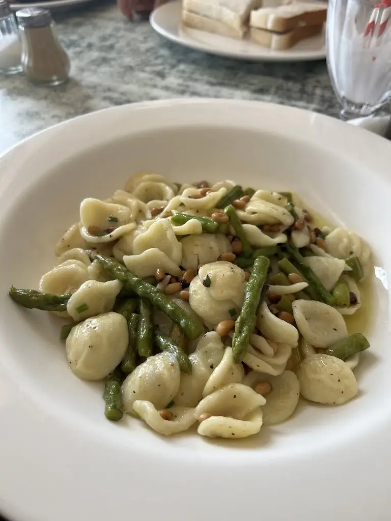 Jo Wright_Hamiltons_Chickerell_review