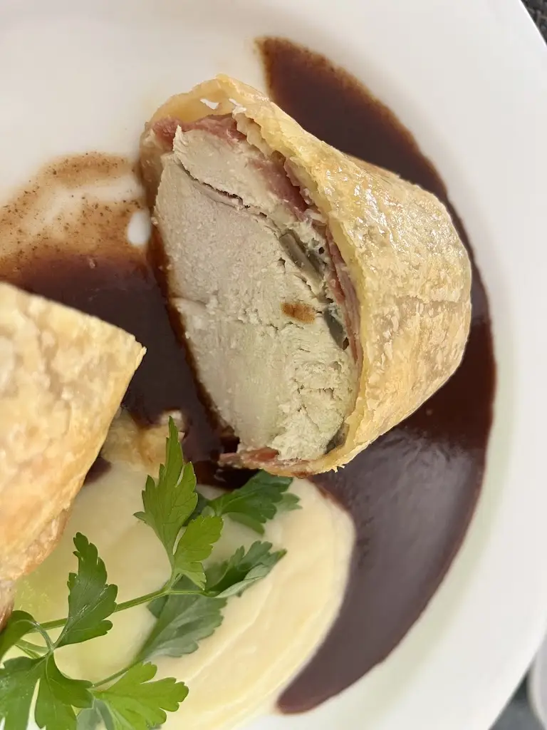 Sally Mitchell_Hamiltons_Chickerell_review