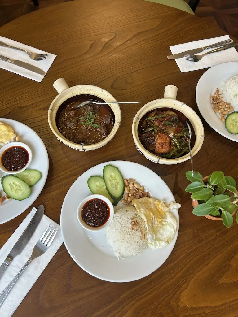 Malaya Lah Restaurant, Carlton Hotel_Chickerell_slider_image_2