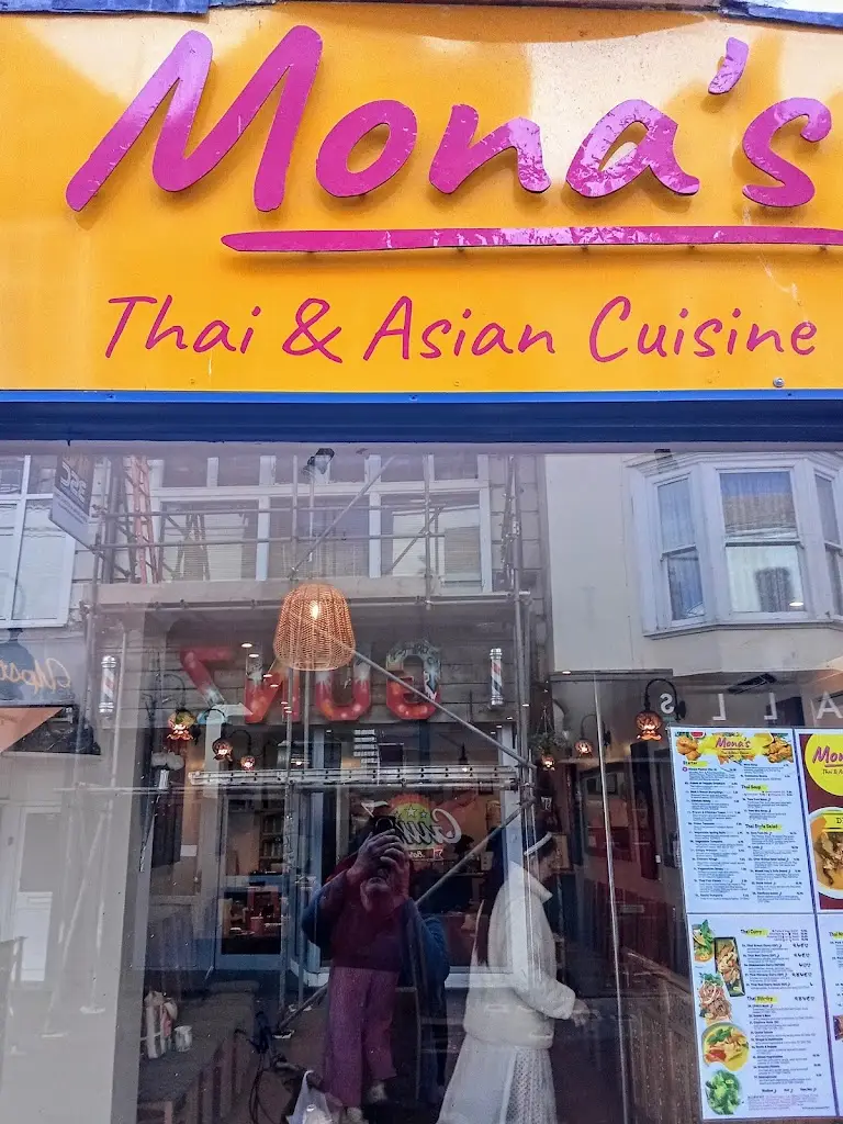 Mark Griffiths_Mona's Thai and Asian Cuisines_Chickerell_review