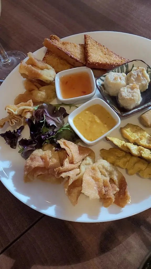 Mona's Thai and Asian Cuisines_Chickerell_slider_image_2