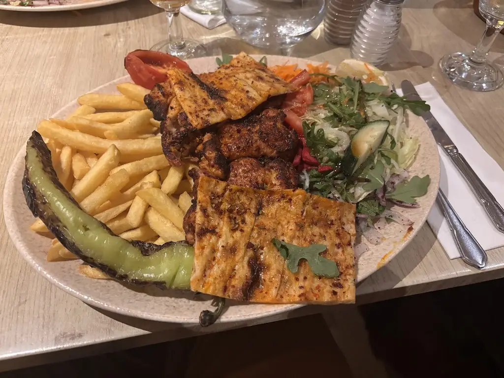 Ewan Cameron_Afat's Grill_Chesterfield_recensione