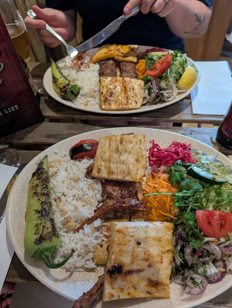 scott sansom_Afat's Grill_Chesterfield_recensione