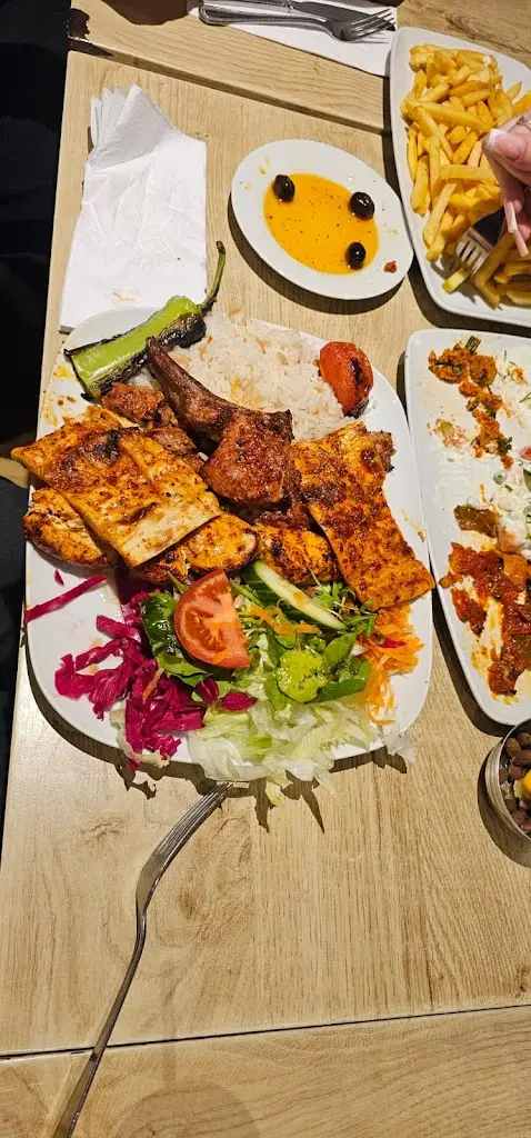 Gemma Aktekin_Afat's Grill_Chesterfield_recensione