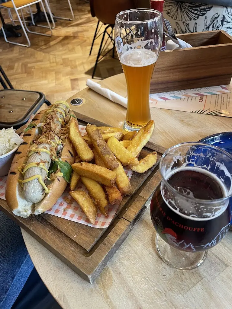 Aurora Cuppone_Einstein's_Chesterfield_review