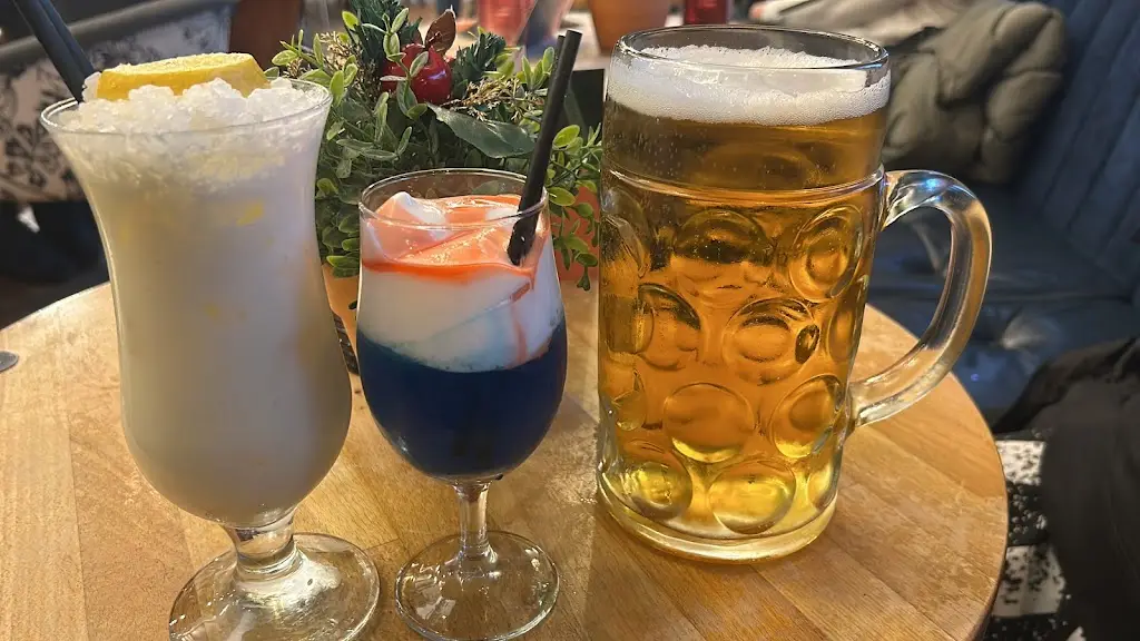 Einstein's_Chesterfield_slider_image_3