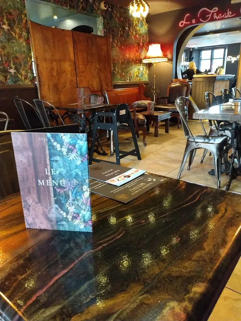 Déjà Vu_Chesterfield_slider_image_3