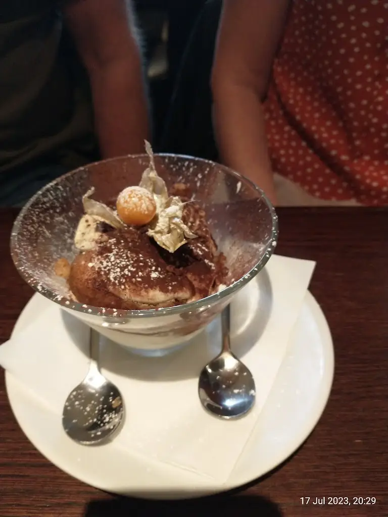 Les Singleton_IL FORNO_Chesterfield_review