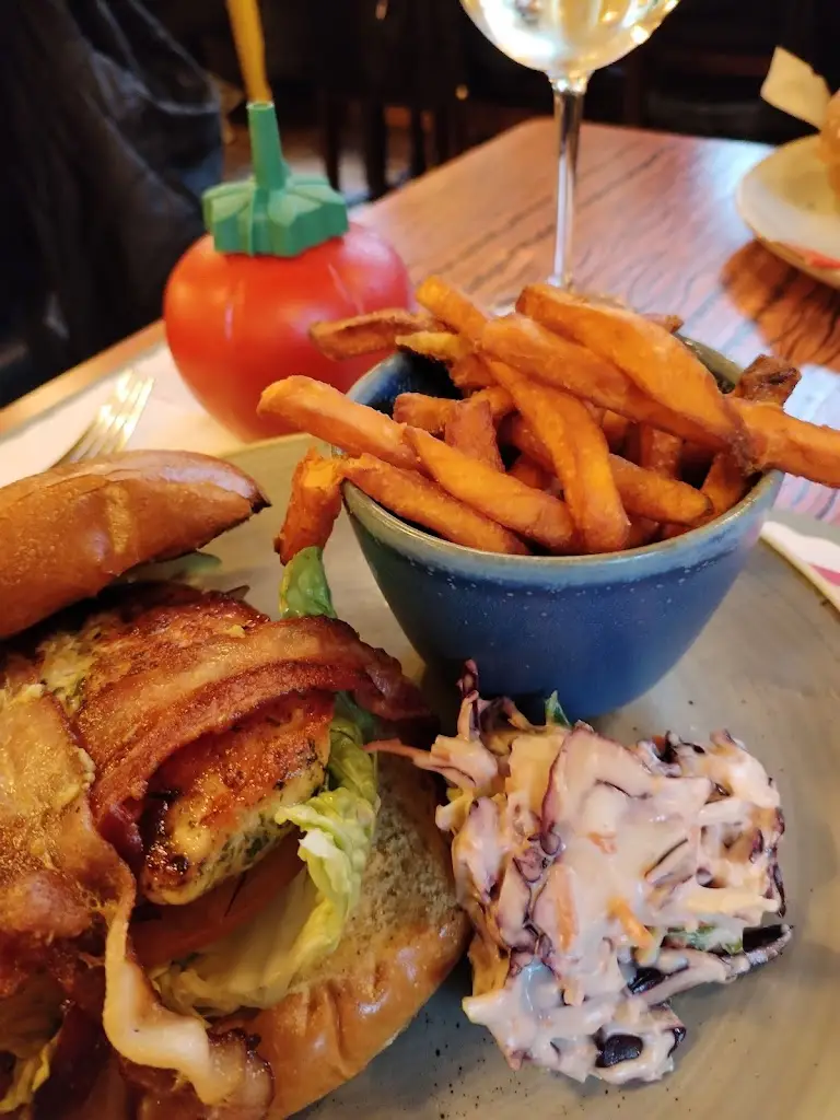 Sally “Sapphire” Vernon_Sorbo Lounge_Chesterfield_review