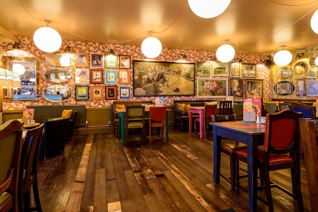 Sorbo Lounge_Chesterfield_slider_image_1