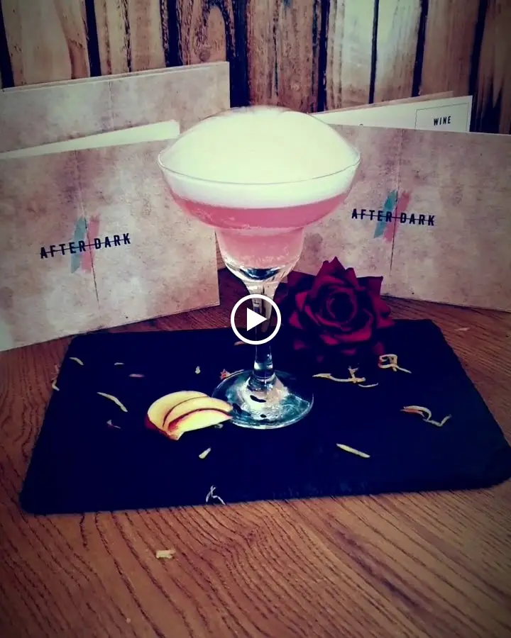 Qoozies_Chesterfield_slider_image_2