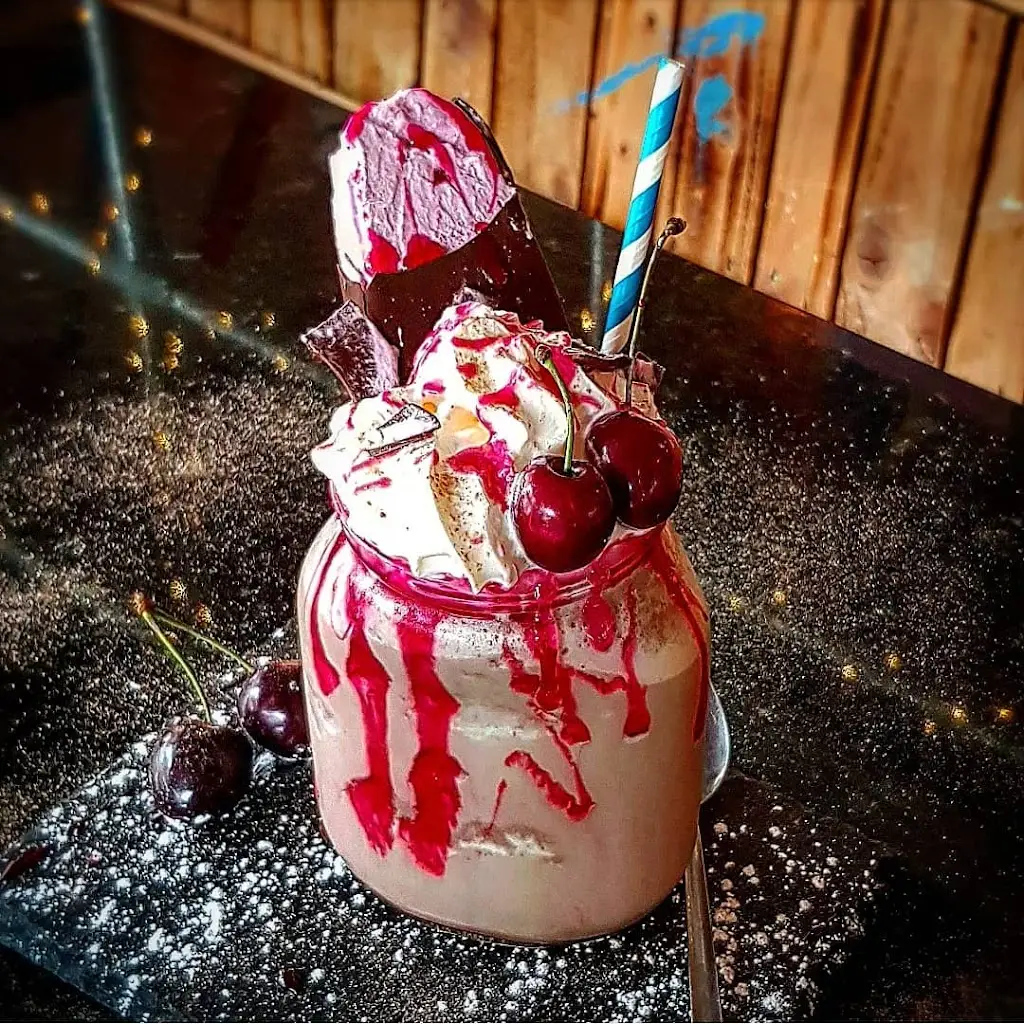 Qoozies_Chesterfield_slider_image_3