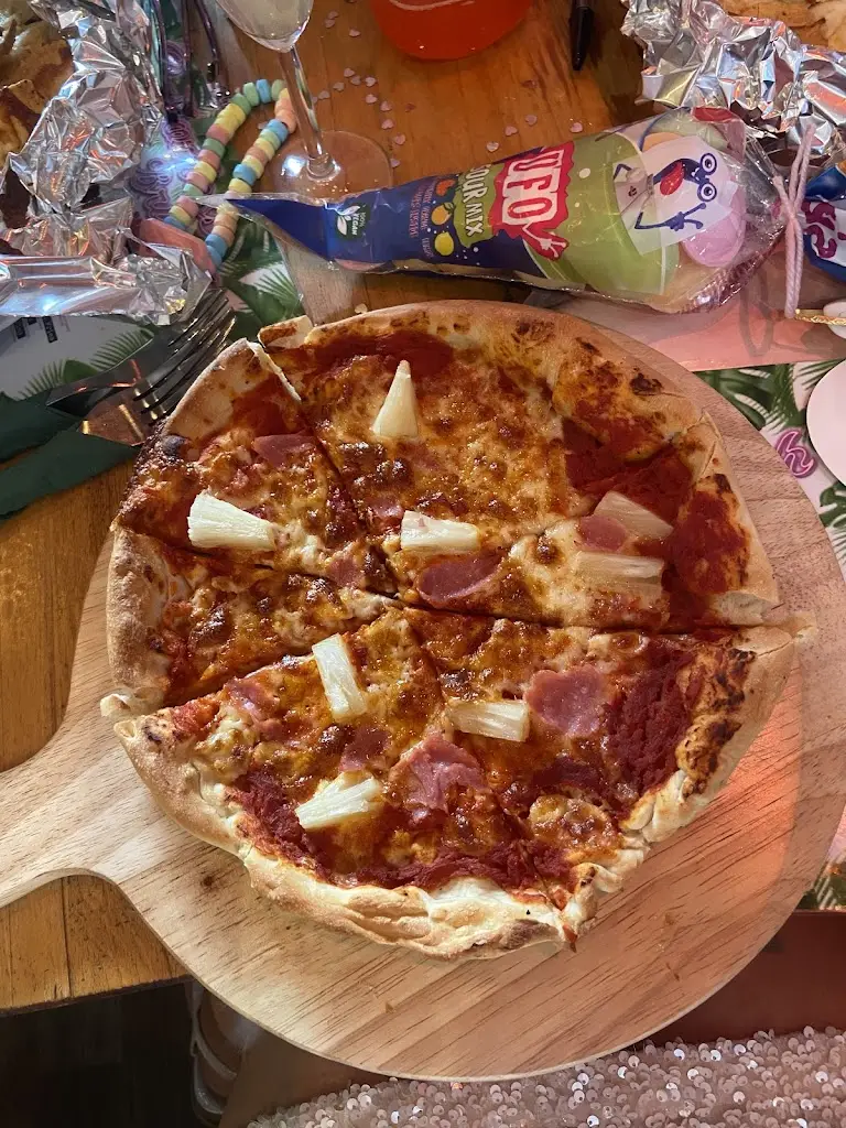 Louise Gascoigne_Darwin and Bear_Chesterfield_recensione