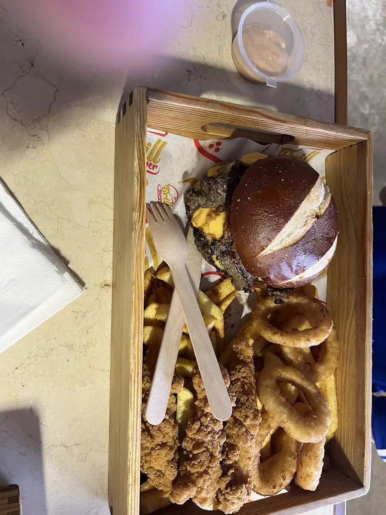 Laineyloo Mints_Brill Burger_Chesterfield_review