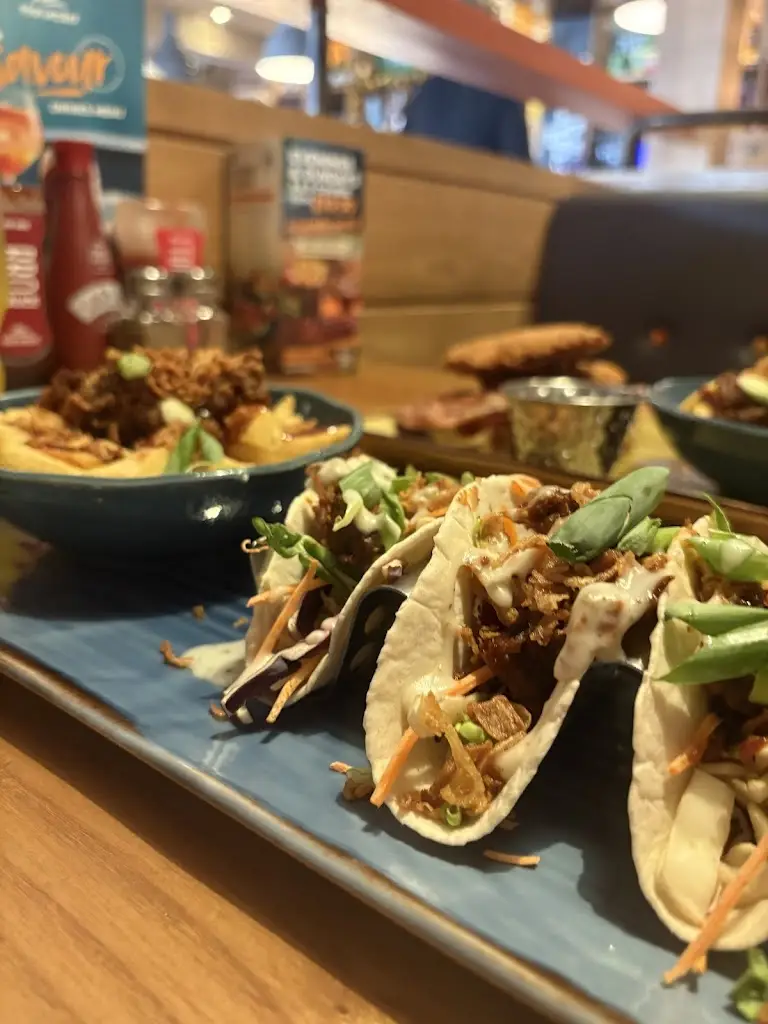 Caroline Upton_Alma Park Harvester_Chesterfield_recensione