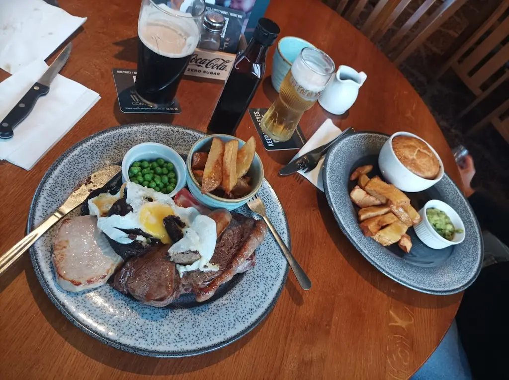 julia hartigan-brown_The Ox Inn_Annfield Plain_review