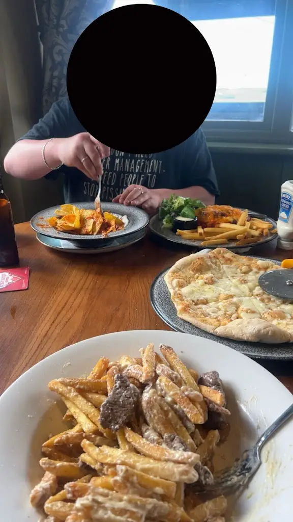 Tyler Buckle_The Ox Inn_Annfield Plain_review