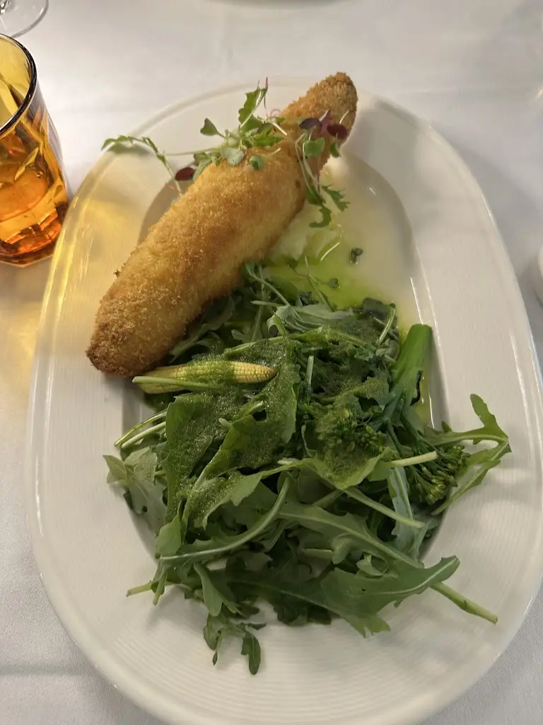 Eren Pekşen_Ole Kyiv _Chislehurst_review