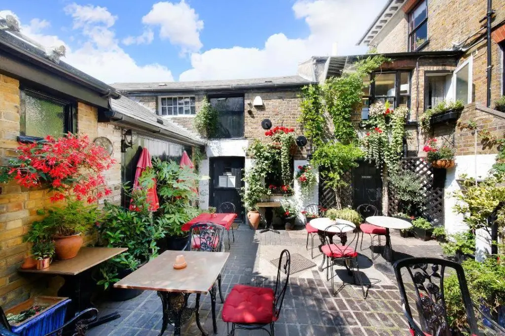 Imperial Arms Pub & Courtyard Bistro_Chislehurst_slider_image_1