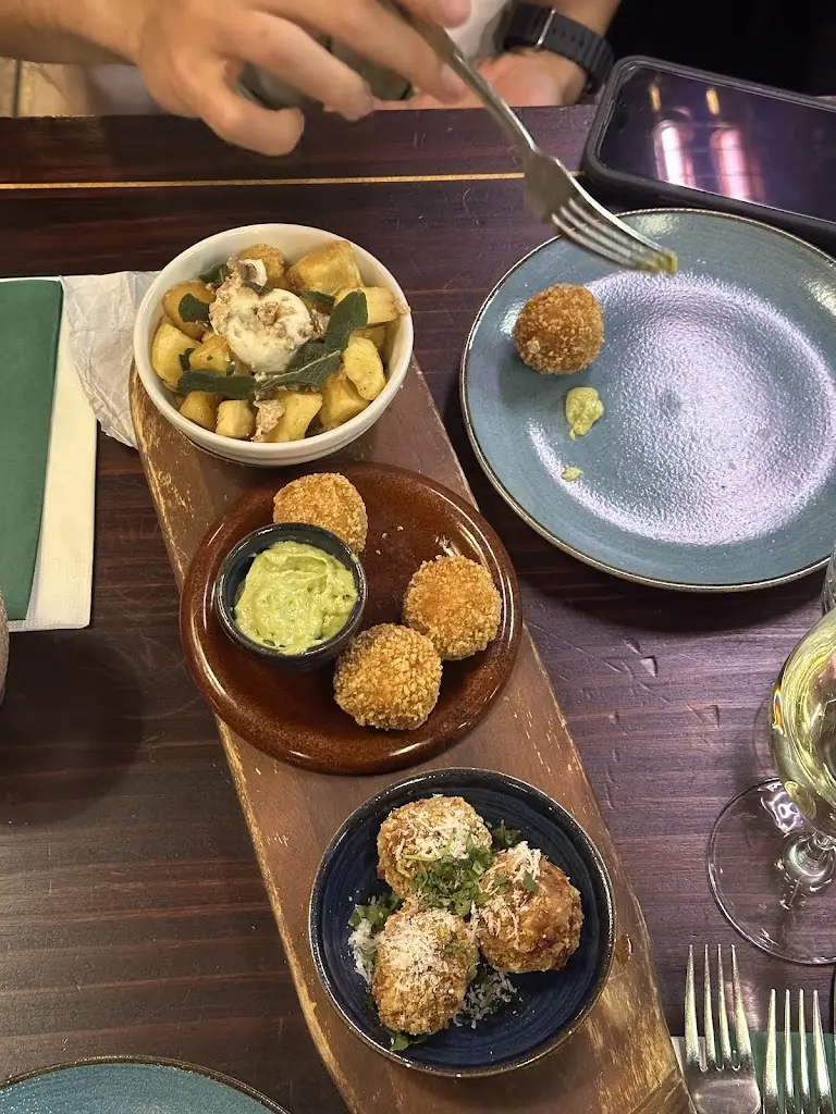 Bintang Tng_Benito Lounge_Chorlton cum Hardy_review